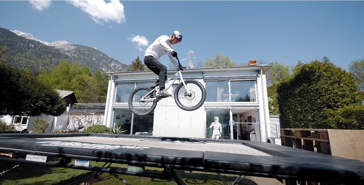 Video: Fabio Wibmer Home Office Riding film gets creative stuck at Home