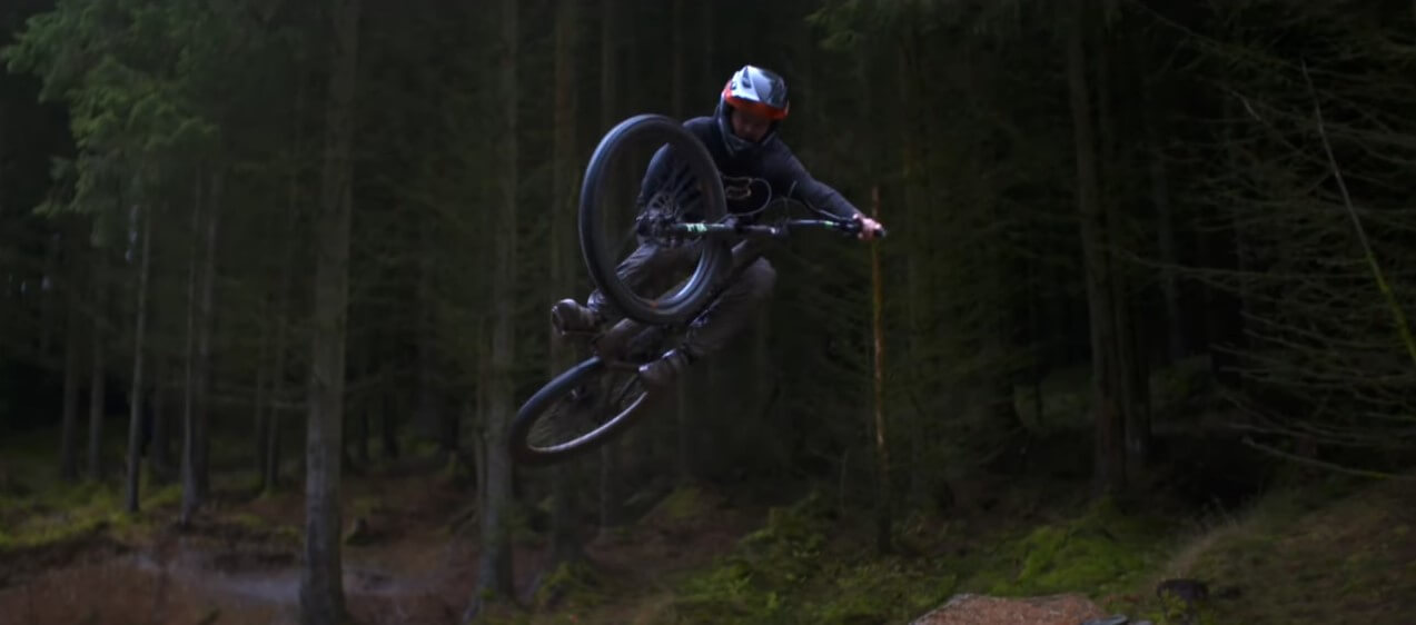Video: Downhill Riding with Peaty's Crew at Revolution Bike Park